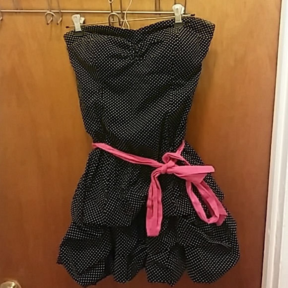 🖤❤️🖤Strapless Polka Dot Dress with Pink Bow🖤❣️ - Picture 2 of 5